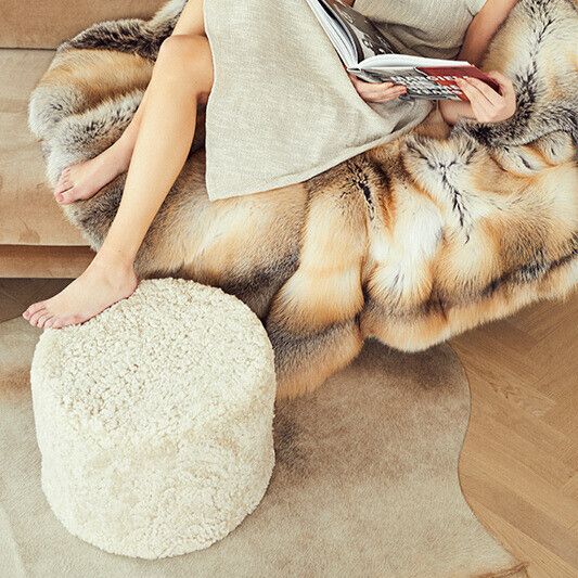Short Wool Curly Sheepskin Pouf Anthracite