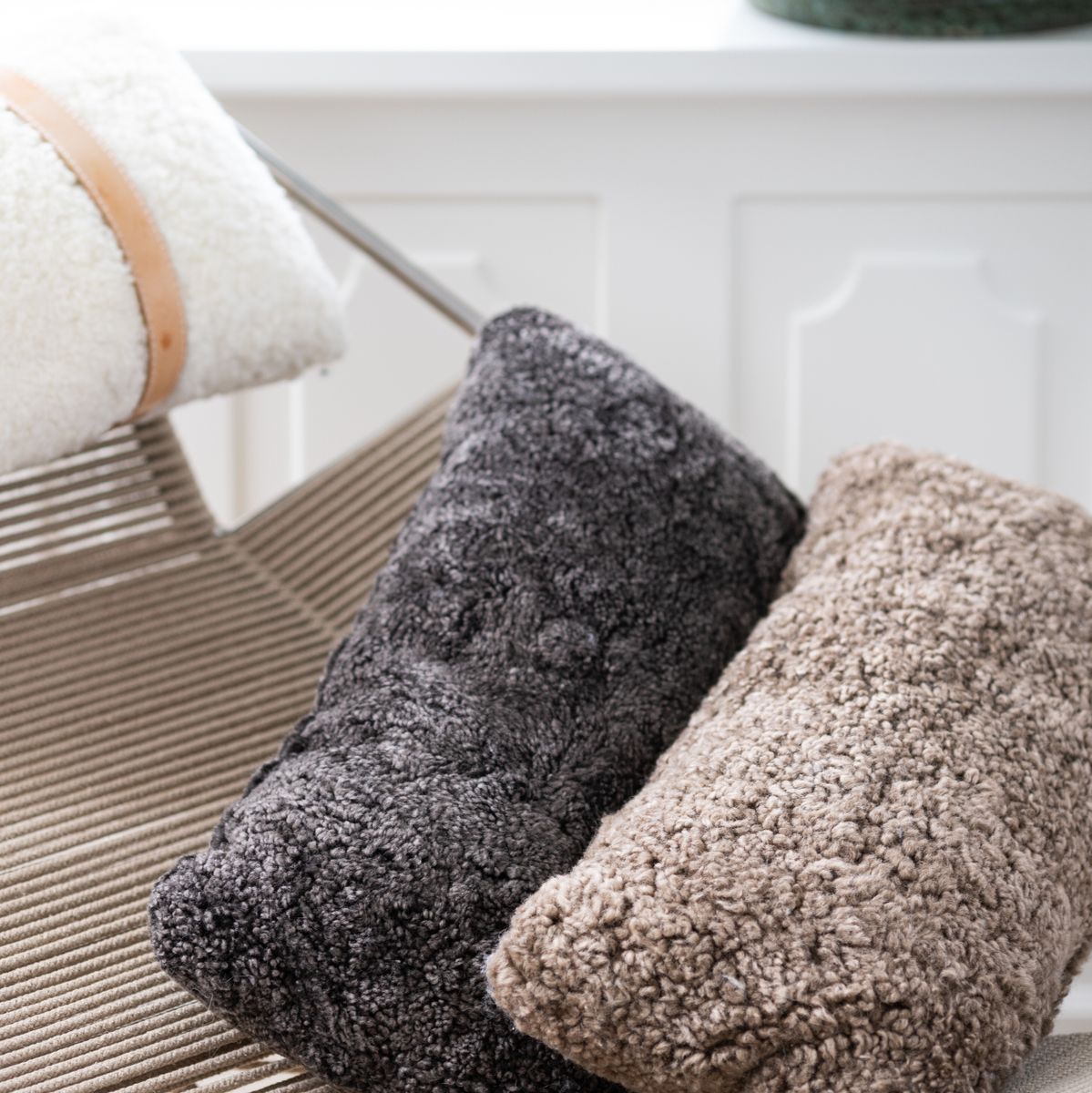 Short Wool Sheepskin Cushion | Doublesided | 30x60 cm Anthracite