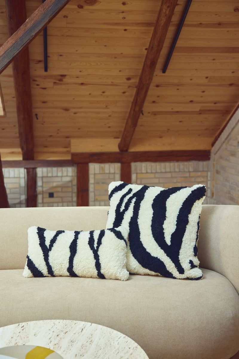 Zebra Cushion | Doublesided | 60x60 cm Black/Ivory