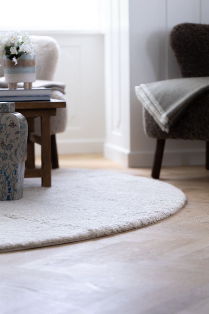 Short Wool Curly Sheepskin Design Rug | Ø140 cm Pearl