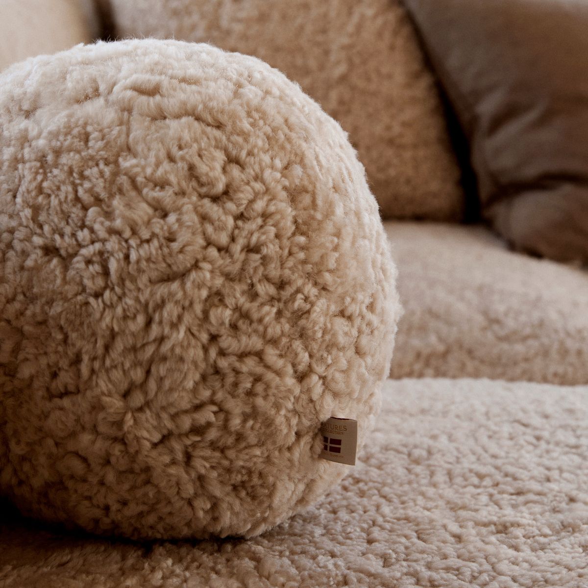 Angelite Cushion | Ø25 cm | Ø30 cm | Ø35 cm SW Curly Black