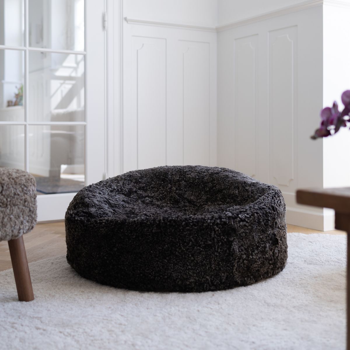 Round Sheepskin Bean Bag | Short Wool | Medium | Large Anthracite