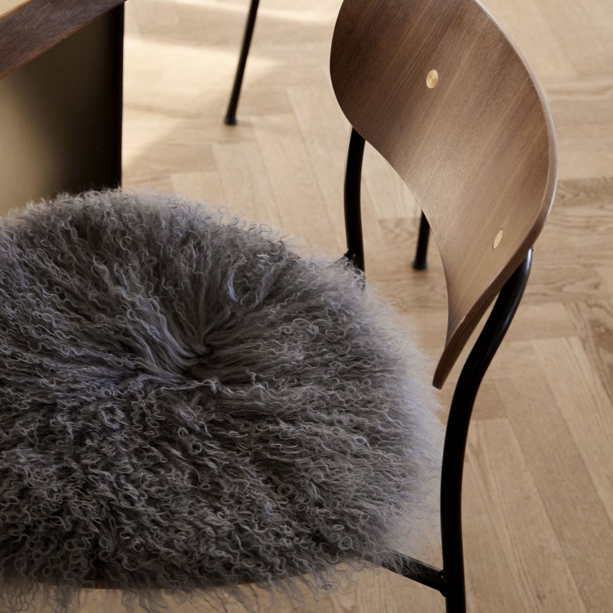 Tibetan Sheepskin Seat Cover | Ø38cm Arctic Sunrise