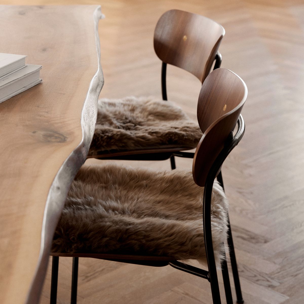 Long Wool Sheepskin Seat Cover WIth Filling Black