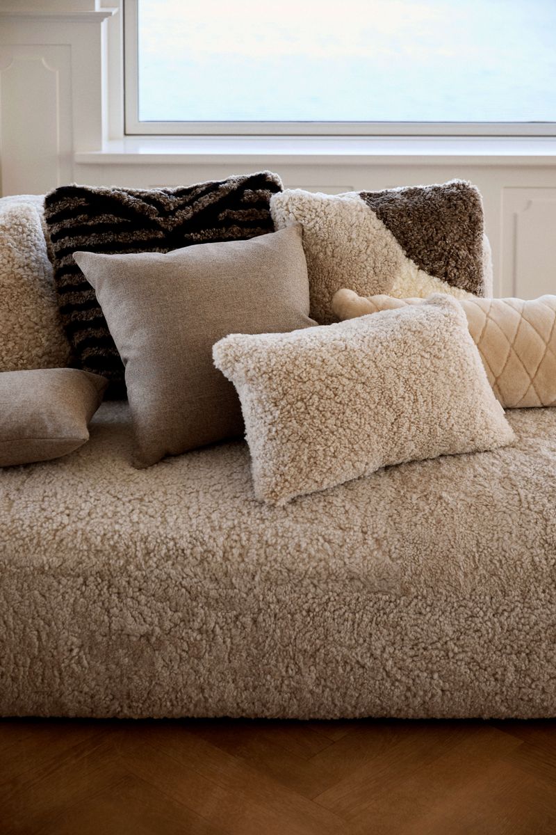 Short Wool Sheepskin Cushion | Doublesided | 46x46 cm Anthracite/Pearl/Graphite