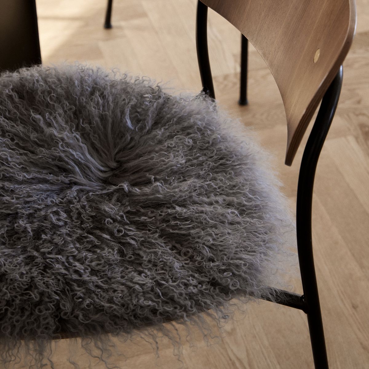 Tibetan Sheepskin Seat Cover | Ø38cm Arctic Sunrise