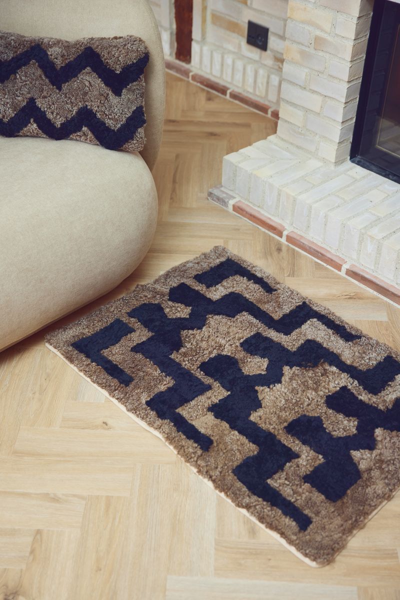 Short Wool Curly Sheepskin Design Rug | 70x98 cm