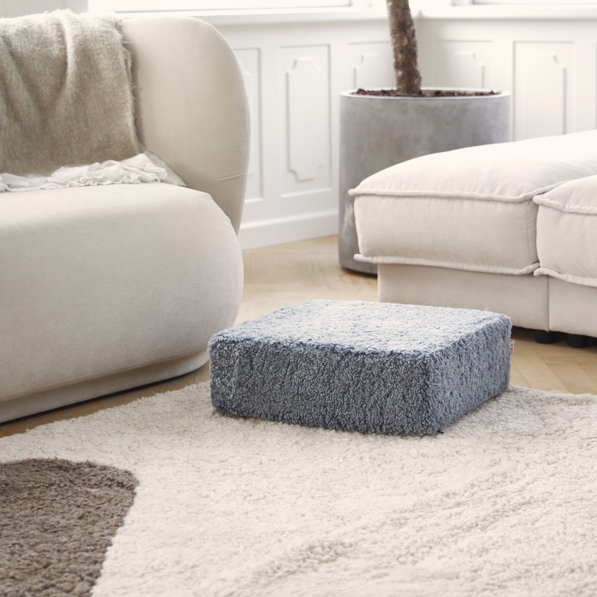 Short Wool Curly Sheepskin Pouf Anthracite