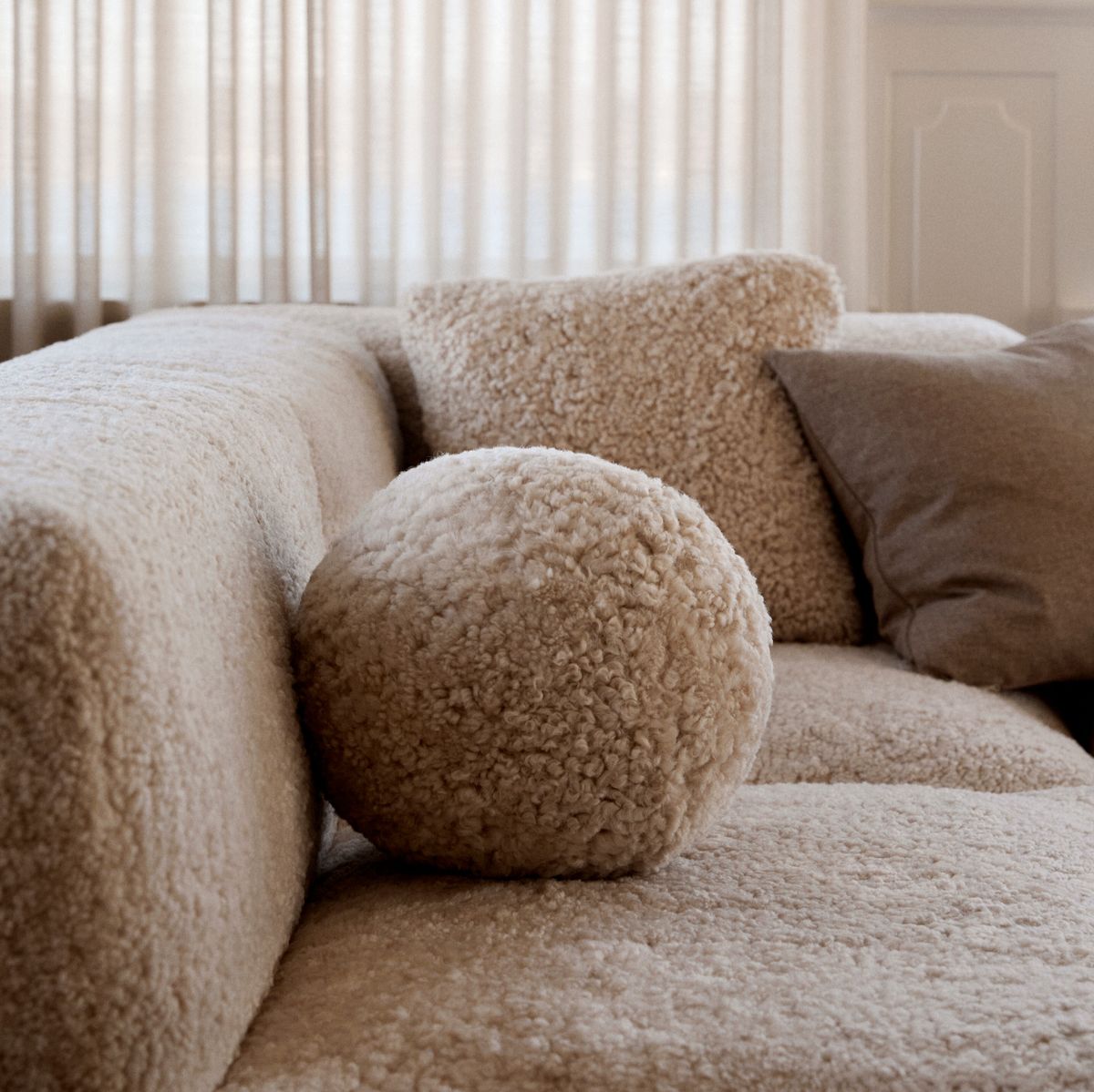 Angelite Cushion | Ø25 cm | Ø30 cm | Ø35 cm SW Curly Black