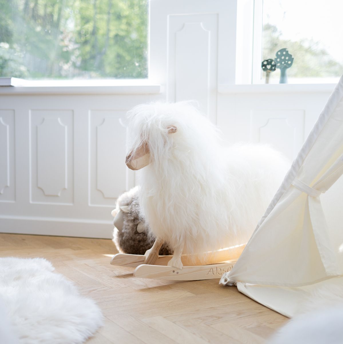 Rocking Sheep |  Long Wool | L85xW25xH60 cm | Large Blacky