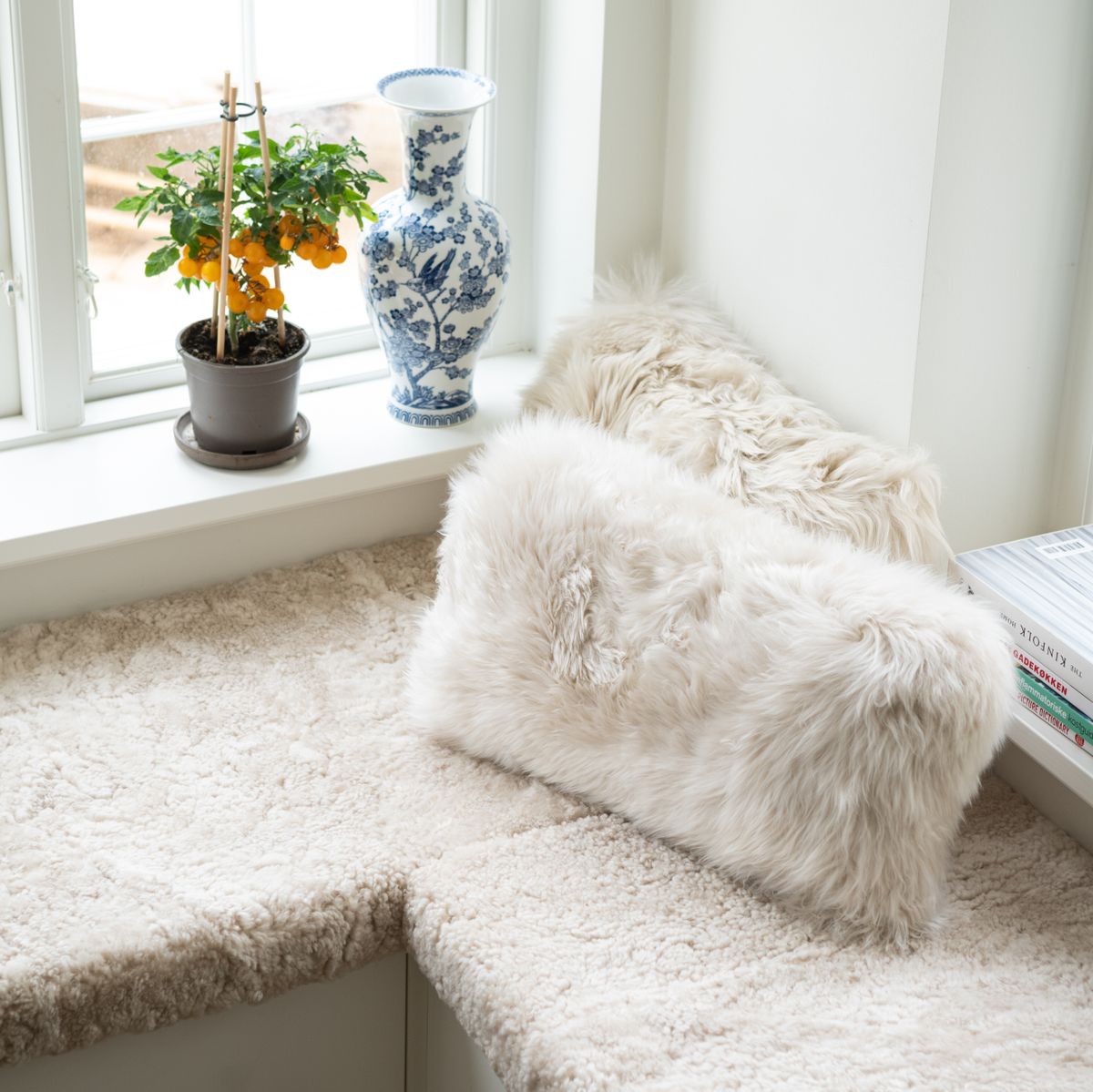 Long-Wool Sheepskin Cushion | 40x60 cm Black