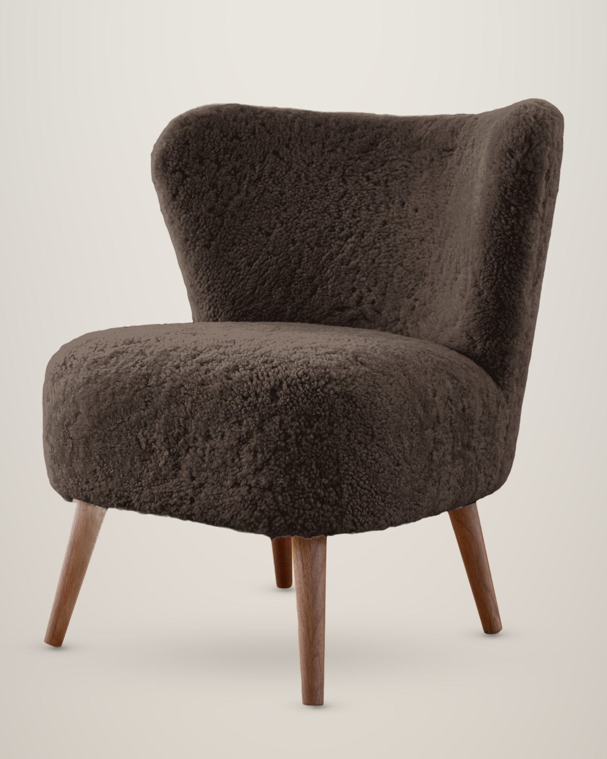 Armchair in short-wool sheepskin – Cappuccino